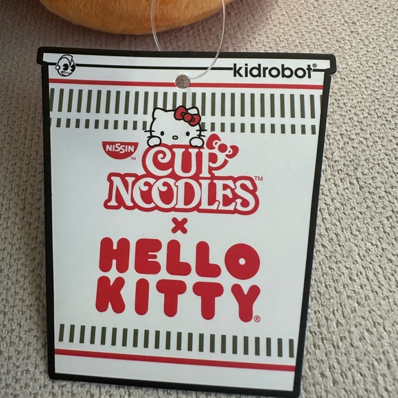 KIDROBOT NISSIN X HELLO KITTY PLUSH IN CHICKEN COSTUME HOLDING NOODLE CUP NWT - Picture 11 of 12